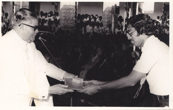 K. V. Jacob receiving PhD gold medal in 'Agricultural Botany - Plant Breeding and Genetics' from Govind Narain, ICS (Governor of Karnataka) at the University of Agricultural Sciences, Bangalore in the year 1981.
